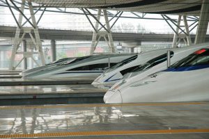 Chinesische Züge im Bahnhof